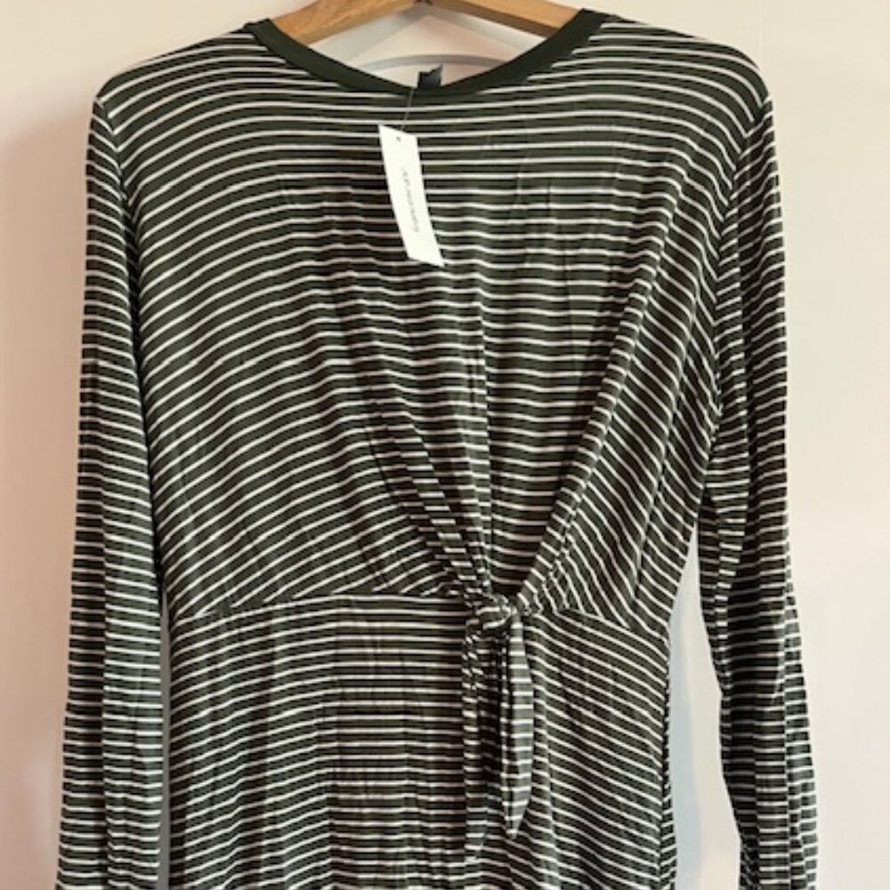 BRAND NEW FRANCESCA'S DRESS, LONG SLEEVE DRESS, SIZE MEDIUM, GREEN/WHITE STRIPE